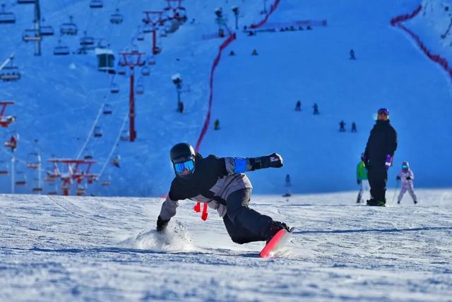 坐着火车游新疆，你愿意去看可可托海牧羊人吗？