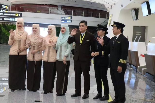 多个外航纷纷停飞中国航线，其背后原因有三，不失为一条正确道路