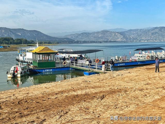 甘肃刘家峡水库，乘船游览黄河峡谷风光