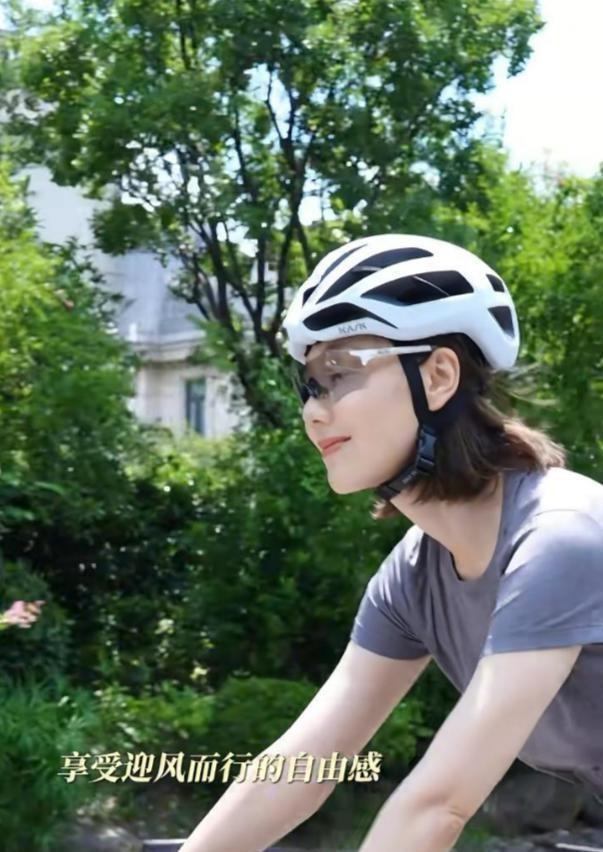 私生活混乱？遭央视“开除”？被传与小尼结婚的她，现状究竟如何
