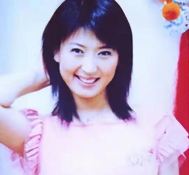 53岁闫学晶如今备受争议	，现在看来赵本山与她分道扬镳也正常