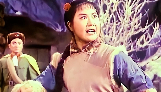 吃里扒外、永不回国？带30名演员留美不归，如今年过花甲归来