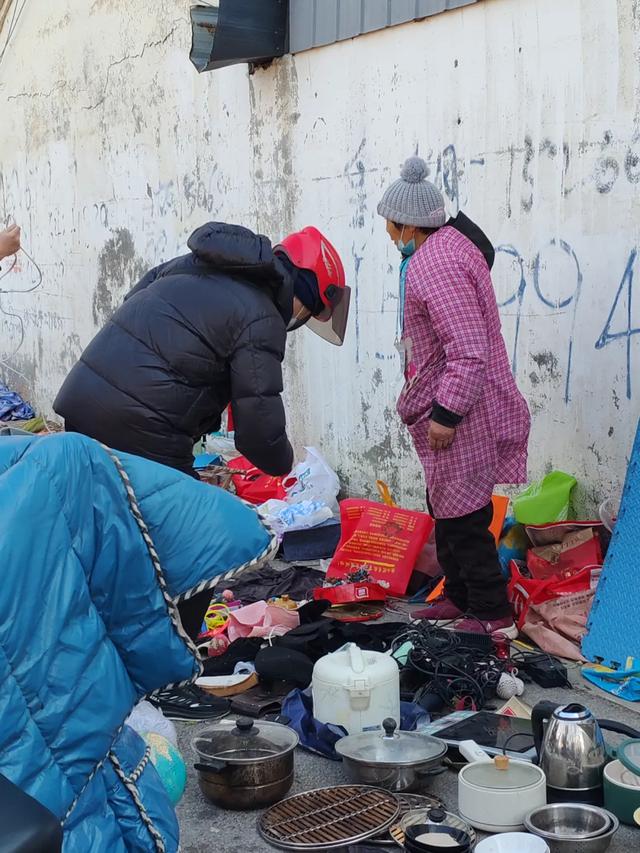 记录德州：岔河河堤上的大集，人山人海，异常热闹