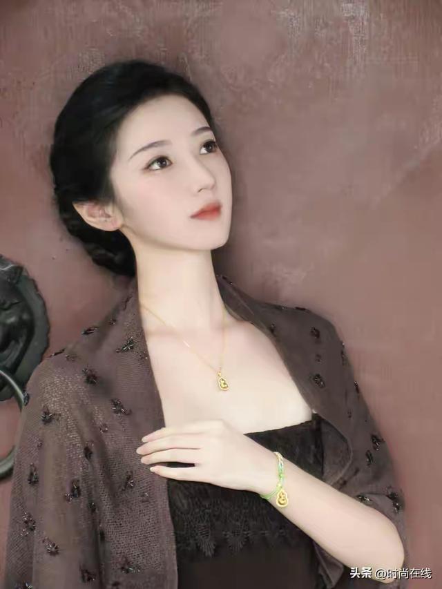 福建一校花，165cm身高清丽出尘，貌美如花，倾国倾城