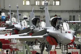 歼10C外销零记录，巴基斯坦突然采购，一战成名，外国该闭嘴了图片