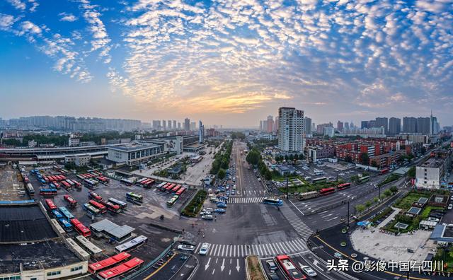 河南洛阳火车站：云蒸霞蔚美如画