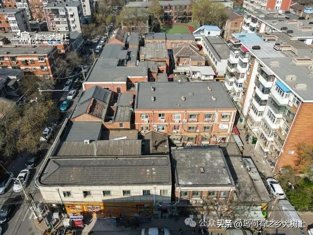 天津银凤里一带,已有百年历史,解放后被冠以正义、民主等名