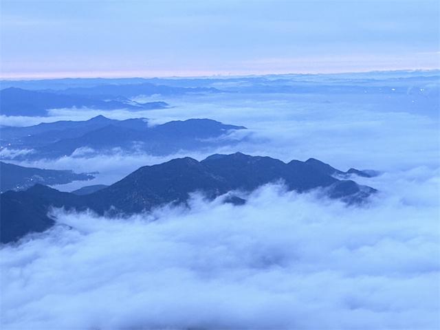 秋雨润泰山 云海漫山峦