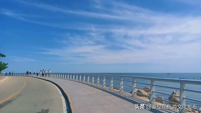 乘坐“星光·燕赵号”全景旅游列车，奔赴秦皇岛山海的浪漫之约！