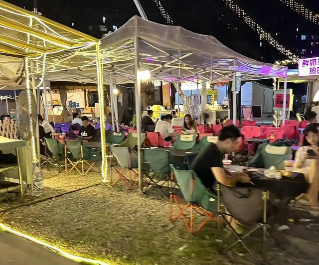天价路边摊泛滥成灾，顾客喊贵店主却喊亏，账本揭晓原因