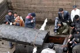 54年苏州挖出一古墓，女尸身上有一只发光“金蝉”，今价值9个亿图片