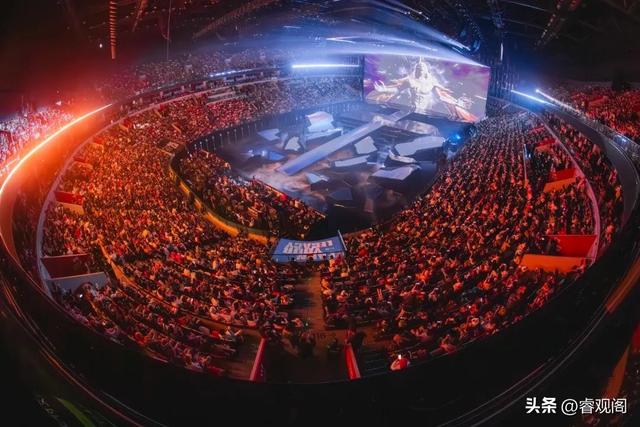 拳头CEO第一次打英雄联盟玩得很烂，15年后带着1.3亿月活回来了