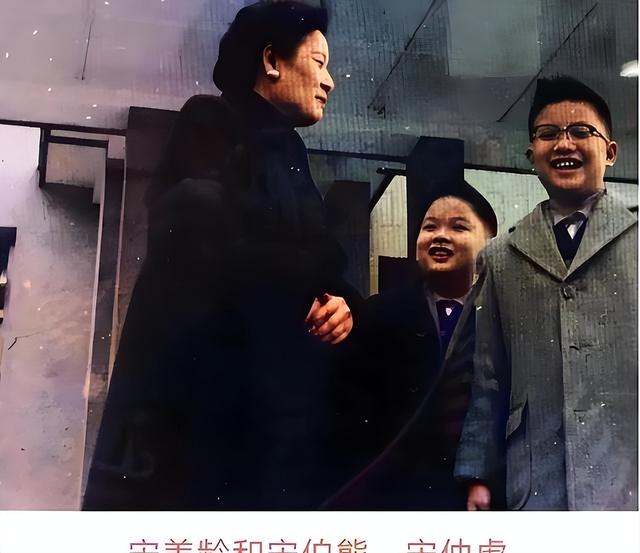 1968年宋子安携妻在儿子毕业礼留影，次年辞世，妻子改嫁埃及富翁