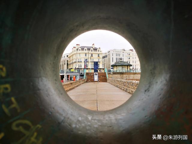 白色断崖与灰色天空，英国南部海岸线的另一种浪漫
