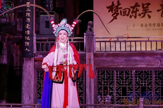 国庆中秋长假首日“炸”场！龙门古镇逛到腿软停不下来，美食吃到扶墙走！