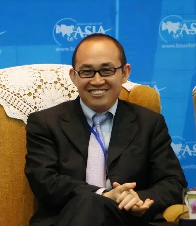 美国扶持的4大中国富豪起作用了	，在国内疯狂捞钱，转身捐给美国