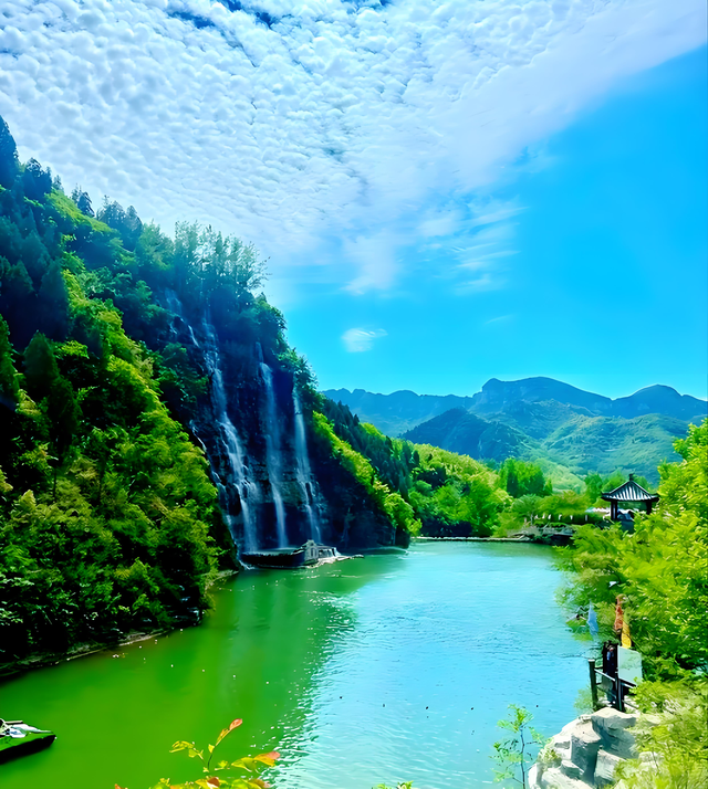 在山东有一片堪比九寨沟的仙境，知名度不高但景色美得一塌糊涂！