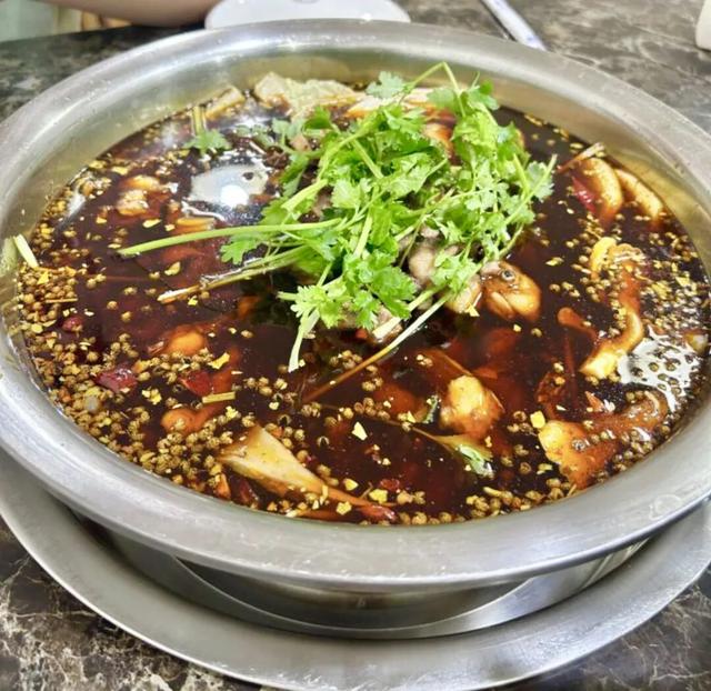 自驾2小时直达冷门小城，石刻举世闻名！美食超绝狂炫不腻！