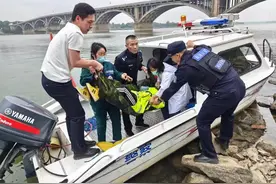 17岁少女从一大桥上纵身跳下！交警生死营救！图片