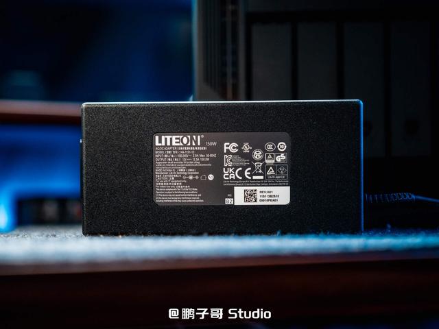 威联通新品NAS Qu805开箱：家用级定价、企业级性能,真香!