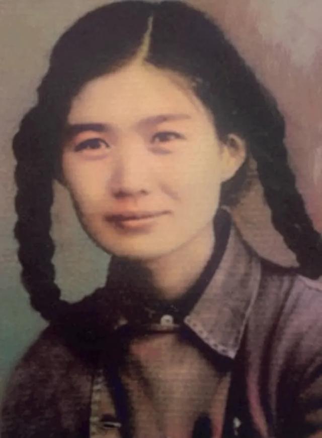 这就是革命烈士刘胡兰亲妹的真实样貌,和刘胡兰神似,罕见老照片