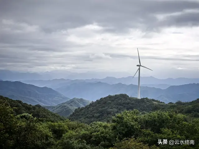 驱车走秦岭大梁高山草甸“风车天路”，走了那么长的路，值不值？