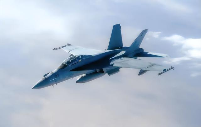 南海半天摔2架！美军今年已12起A级事故，尼米兹号恐撑不到退役