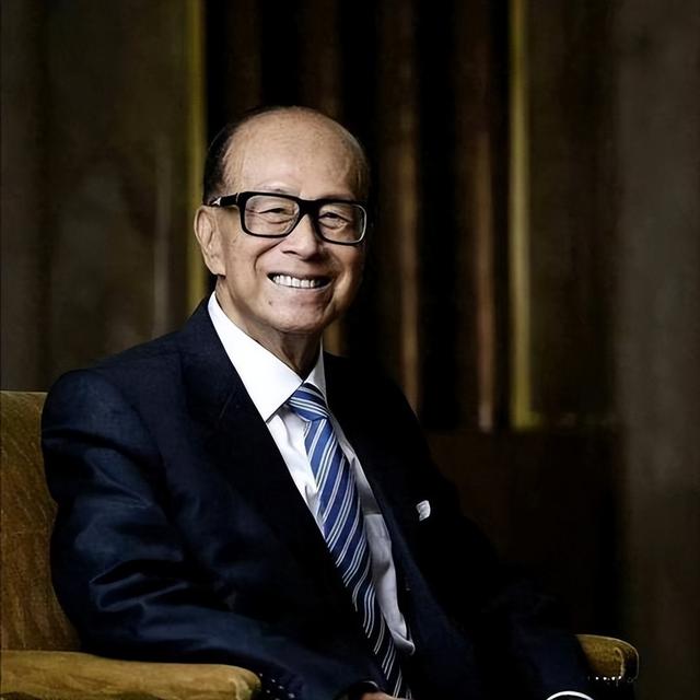 2909亿身价也没用！97岁李嘉诚油尽灯枯，最担心的是两个60岁儿子