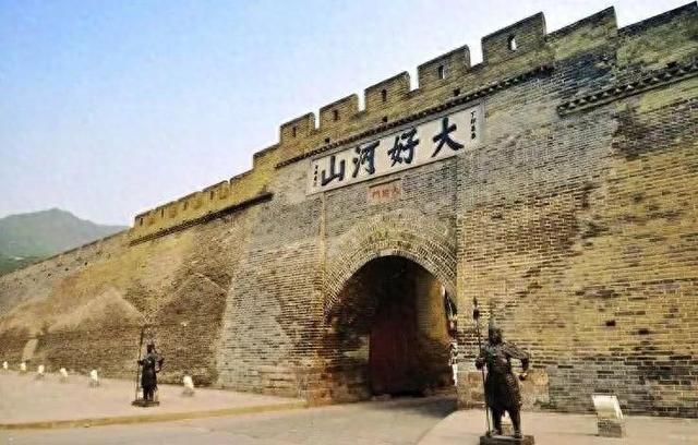 解峰，河北易县人	，曾任石家庄市委第一书记、河北省省长