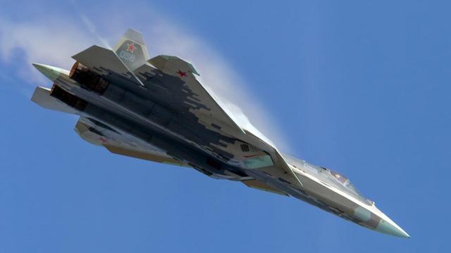 差距这么大？F-35护航普京归国由苏-35接手，苏-57都不配出场？