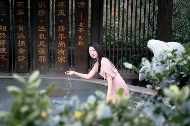 天鹅畅游圈剧透：五部恋歌，首篇「天鹅絮语」上线！