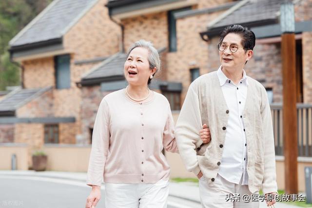 每天走路一万步错了？医生告诫：过了60岁，走路要尽量做到这4点