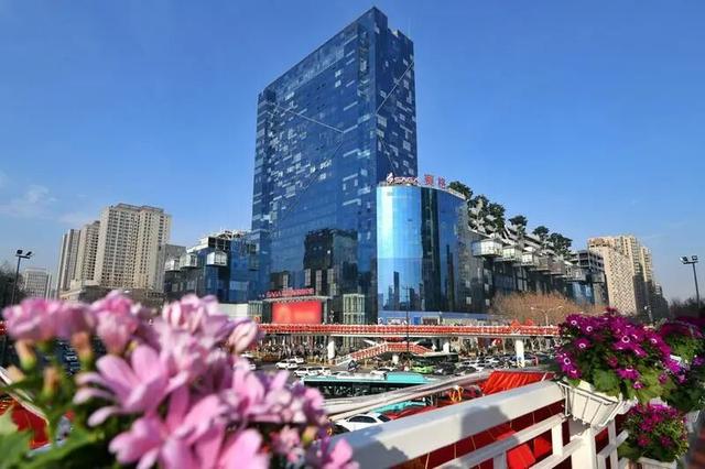 乘坐全国首辆唐诗主题观光车 沉浸式体验西安的唐诗文化
