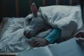 恐怖惊悚片《羊崽》人类夫妻养了一个羊头人身小孩，招来厄运图片