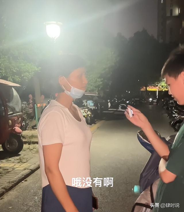 离异妈妈独自养儿子14年，孩子却转身投奔父亲，哭诉：猫都能养熟