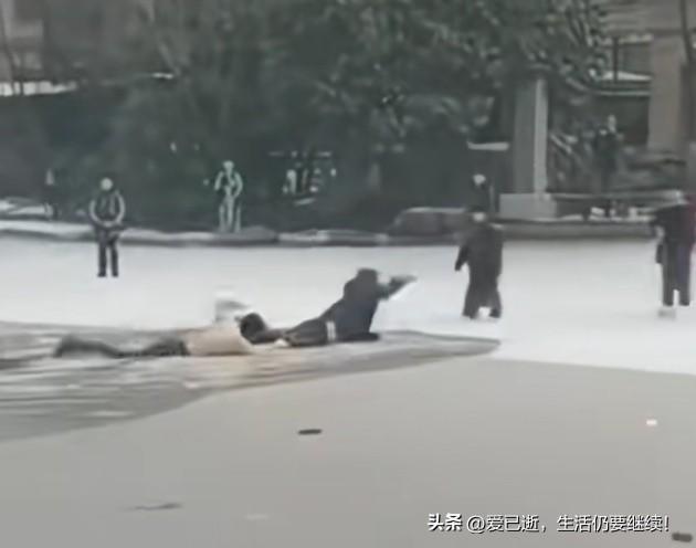 1月24日洛阳刺骨冰湖救熊孩子陷入险境