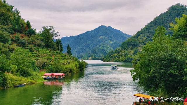 黄山脚下藏着“华东最高原生态湖”！免费赏四季景，文人留有诗