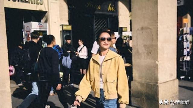 50岁周迅头发花白	，瘪嘴模样一脸老态认不出，无儿无女成最大遗憾