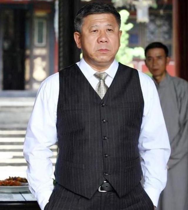 原来他俩是夫妻	，家里家外老婆是领导，68岁住大别墅仍坚持拍戏