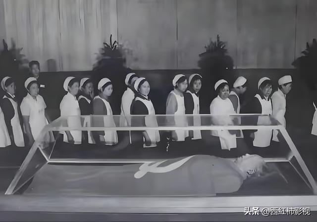 毛主席去世夜，中央急寻徐静，她立提三求！