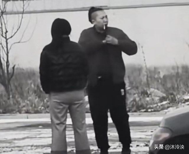 装疯卖傻，不学无术的跳梁小丑，转眼却成人上人，是谁捧红了他们