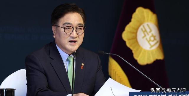 李在明确定不出席阅兵，中方当面把邀请函，递到韩国三号人物手中
