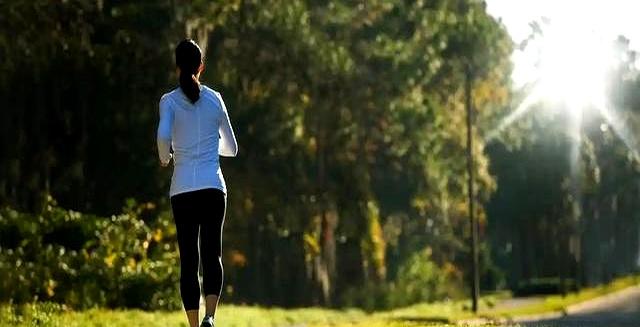 冬天跑步别瞎冲！牢记3个“不要”，不受伤不白跑，越跑越稳