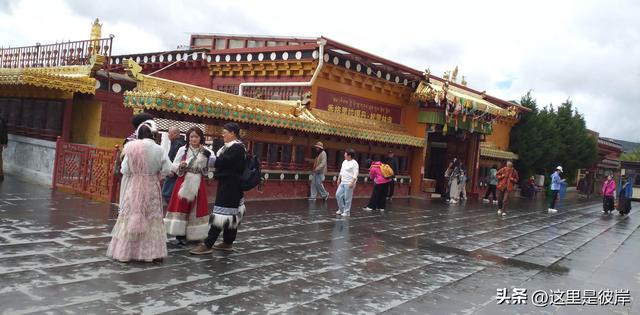 二元公交车可达香格里拉的松赞林寺