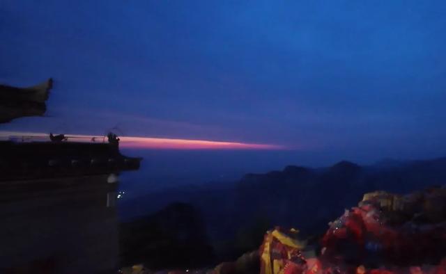 去了一趟华山旅游,发了朋友圈,以为有人点赞,结果尴尬了!