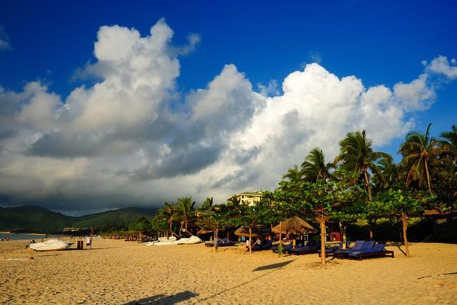 海南旅游热潮：阳光、文化与创新共谱新篇