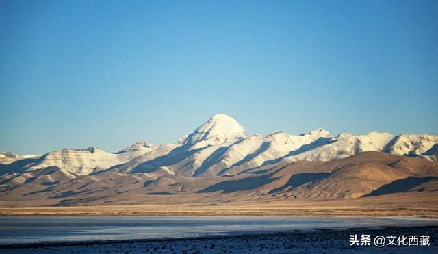 99%的人都错过的西藏最澄澈的湖泊！湖心冰裂瞬间太绝了！