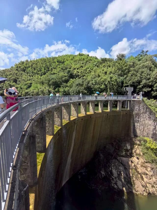 平桥石坝吟：石坝形成高空景 风光掠影坝上映