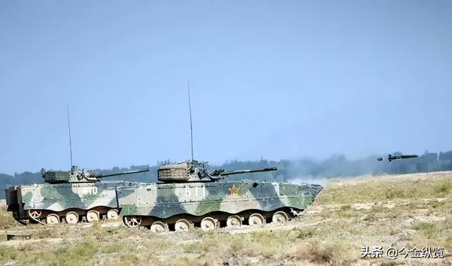 无人机杀手！04B战车8面雷达织密网，陆战"金钟罩"让敌机无所遁形