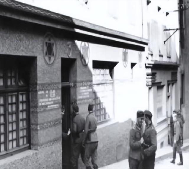 日军兽行：当着男人的面玷污了女儿，临走还残忍割下妻子乳房